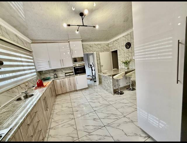 2 BEDROOM HOUSE FOR SALE IN VANDERBIJLPARK CE 5